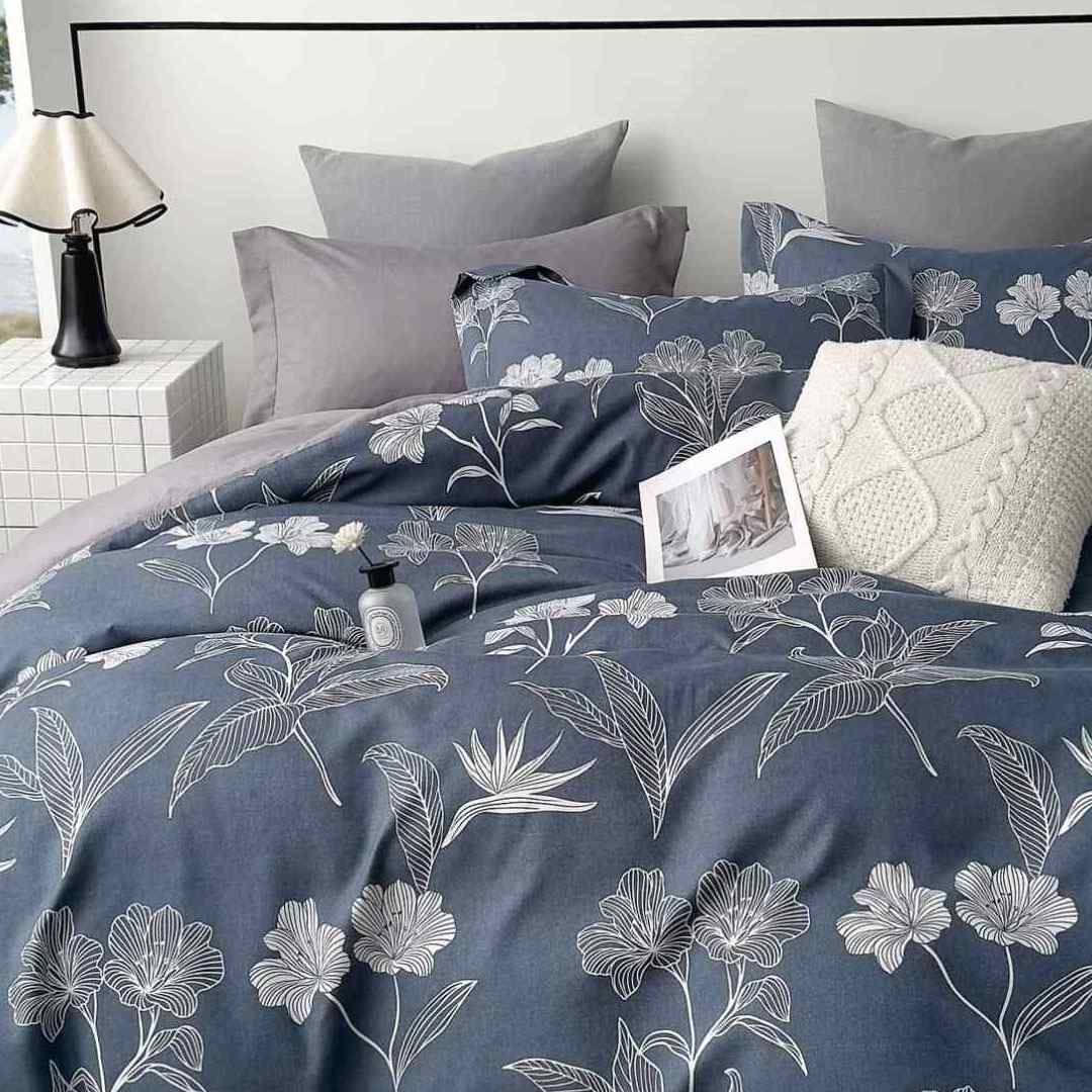 Florida Winkle Premium Quality Imported King Size Elastic Fitted Bedsheet with Coordinated Pillow Covers