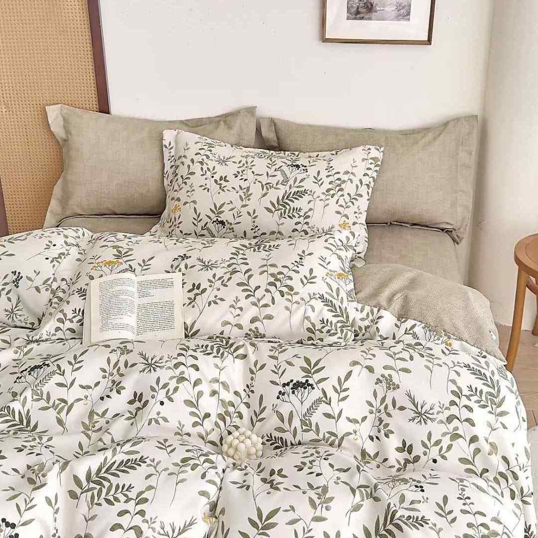 Florida Winkle Premium Quality Imported King Size Elastic Fitted Bedsheet with Coordinated Pillow Covers